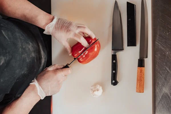 How to use kitchen knives