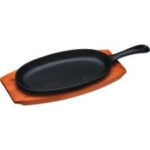 Oval Shape Cast Iron Sizzling Plate with Handles and Wooden Platter for Hotels and Restaurants
