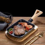 Cast iron Shovel Shape Sizzling Plate with Wooden Platter 2pcs for Hotels and Restaurants