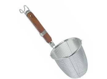 Noodle Strainer Wire Mesh with Wooden Handle for Homes, Hotels, and Restaurants