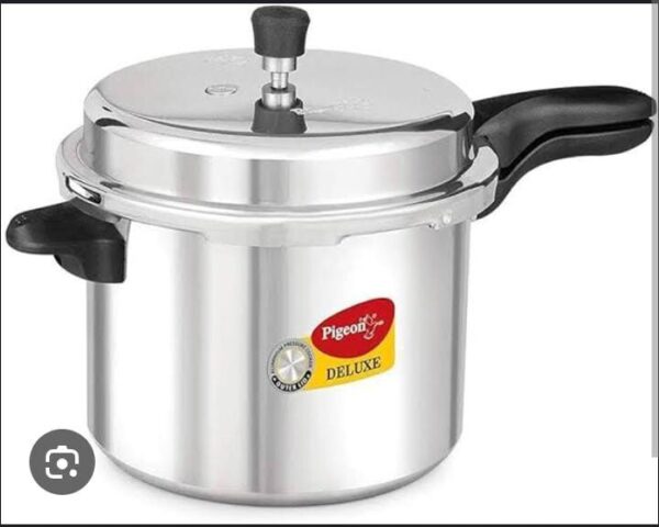 Pigeon Deluxe Aluminum Pressure Pot - 7.5 Litres for Homes, Hotels, and Restaurants