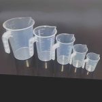 White plastic measuring cup of different sizes 3